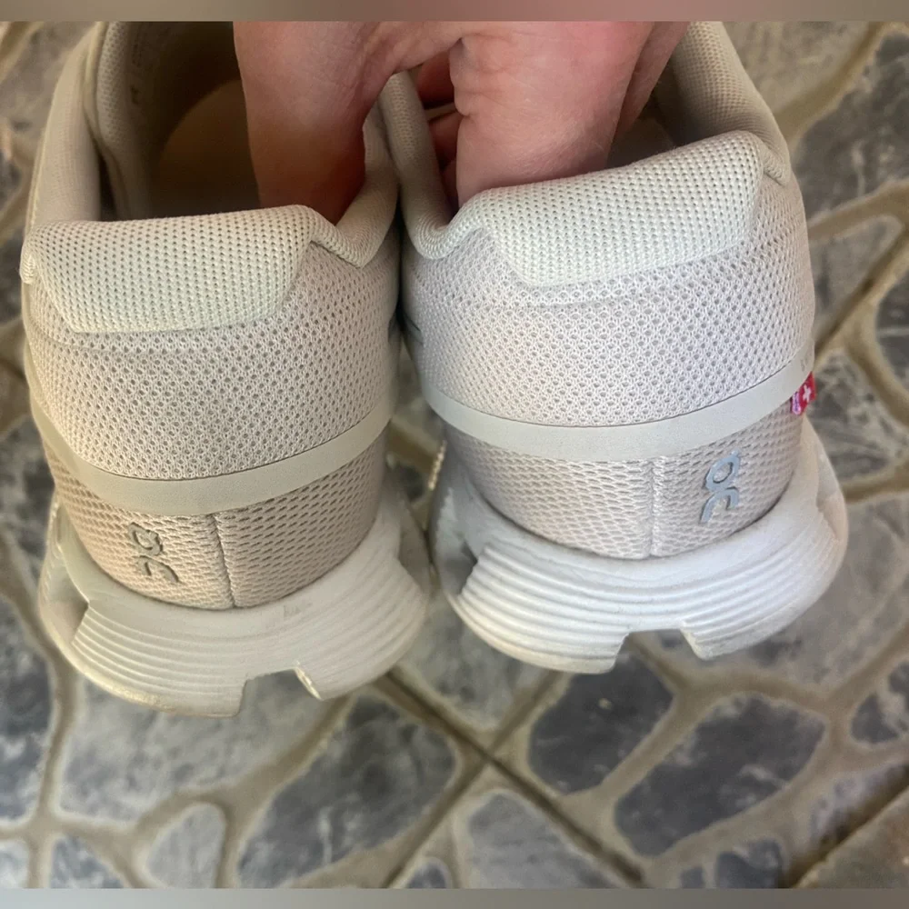 On Cloud 5 Womans Sneakers. - Picture 9 of 12